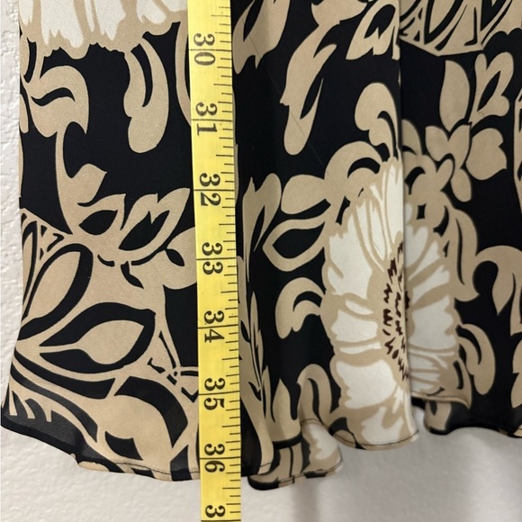 Beautiful 100% silk halter neck printed dress. Black, tan and cream color. - Picture 6 of 10